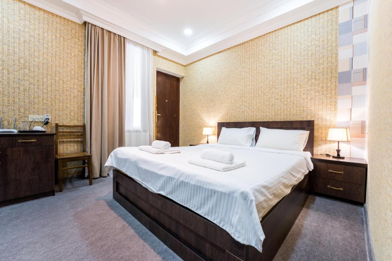 Georgian House Hotel Kutaisi Exterior photo